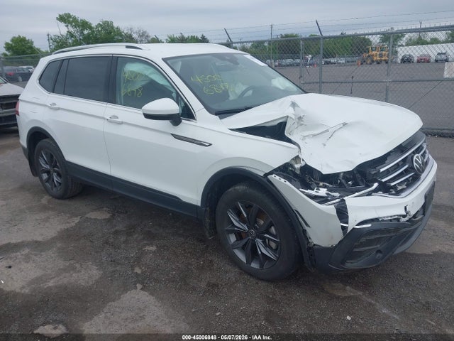 Salvage Volkswagen Tiguan Image