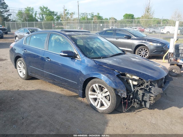 Salvage Nissan Altima Image
