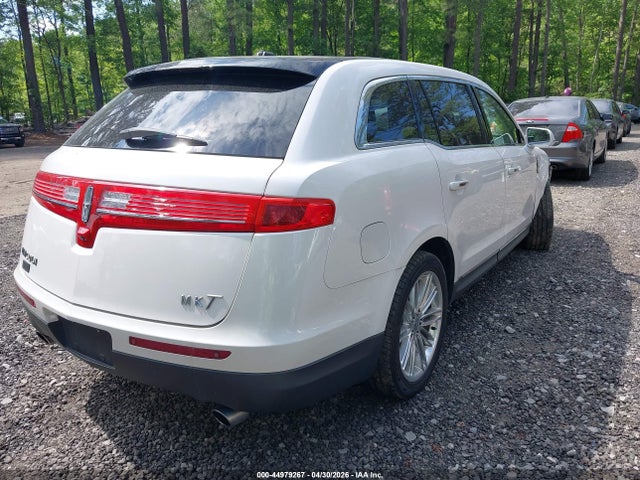 Lincoln MKT Reserve