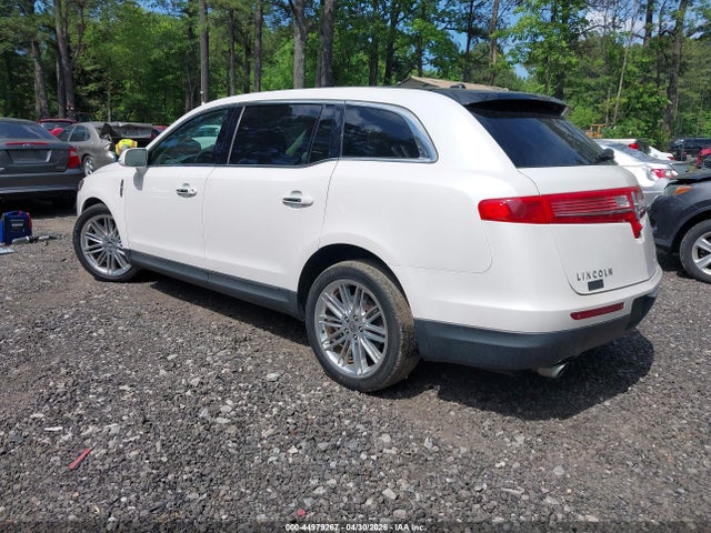 Lincoln MKT Reserve
