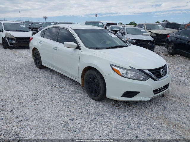 Salvage Nissan Altima Image