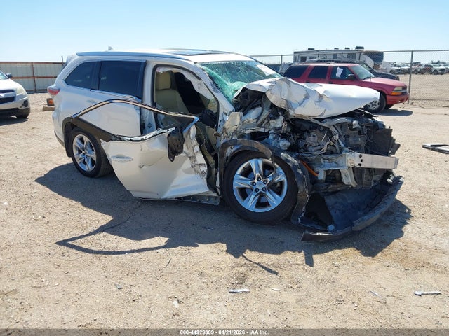 Salvage Toyota Highlander Image