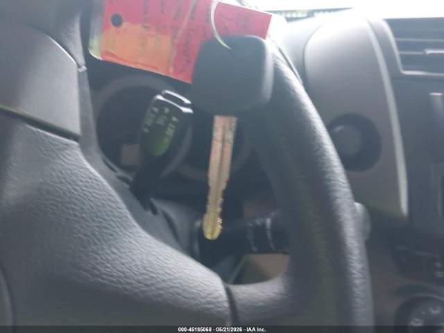 Toyota RAV4 Base V6