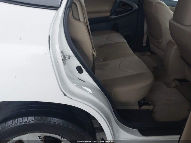 Toyota RAV4 Base V6