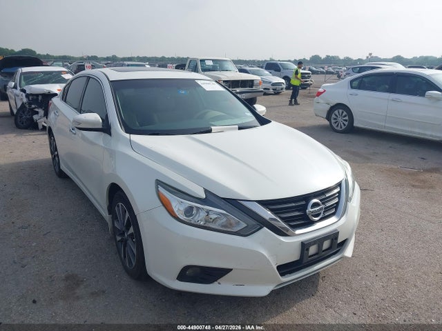 Salvage Nissan Altima Image