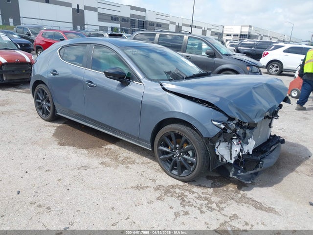 Salvage Mazda Mazda3 Image