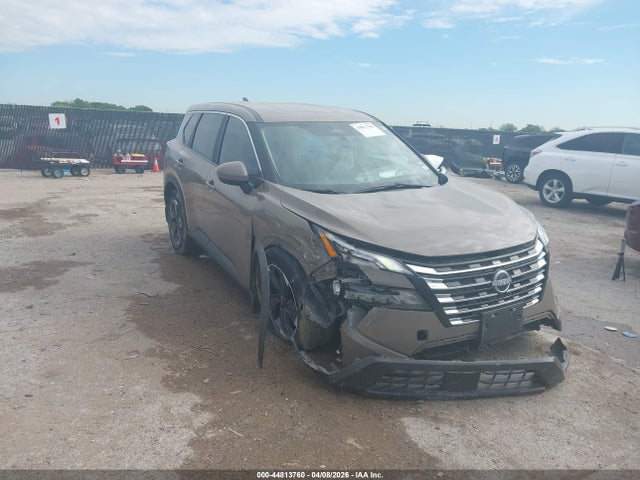 Salvage Nissan Rogue Image