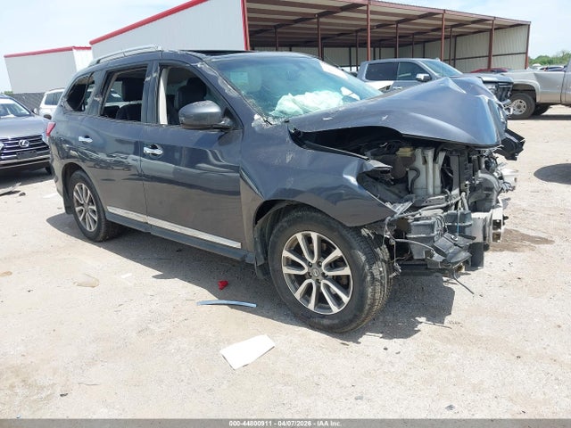 Salvage Nissan Pathfinder Image