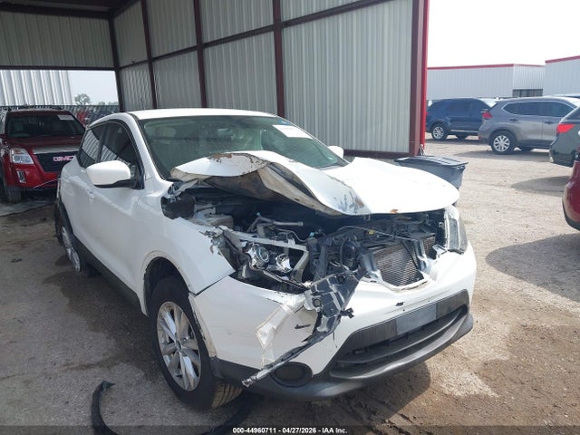 Salvage Nissan Rogue Image