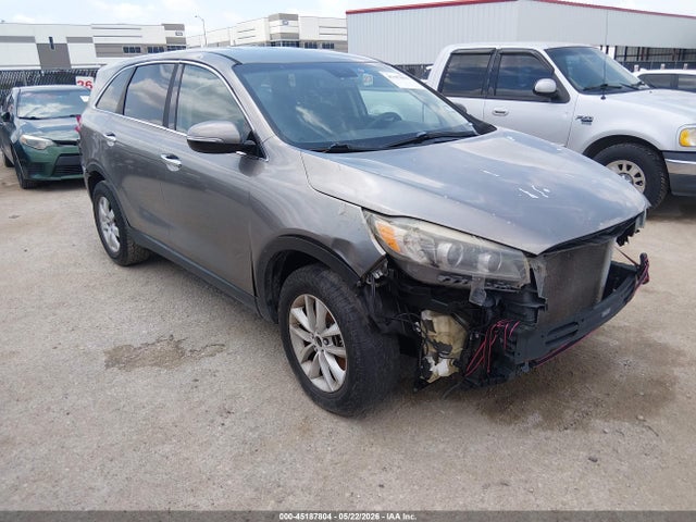 Salvage Kia Sorento Image