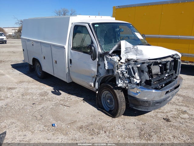 Salvage Ford E-350 Image