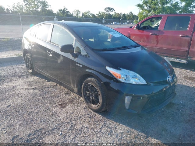 Salvage Toyota Prius Image