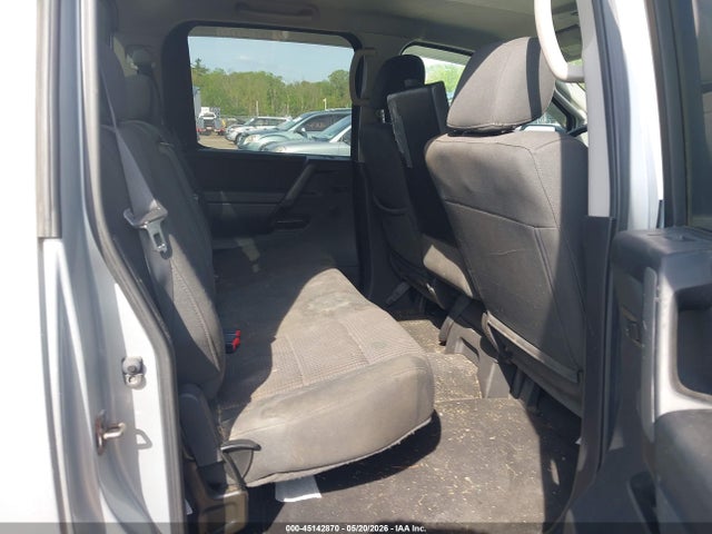 Nissan Titan Se