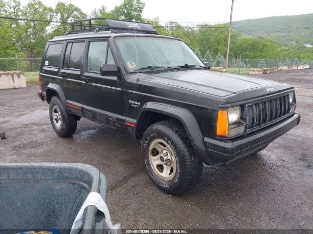 Salvage Jeep Cherokee Image