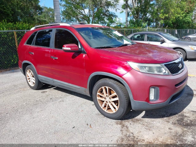 Salvage Kia Sorento Image