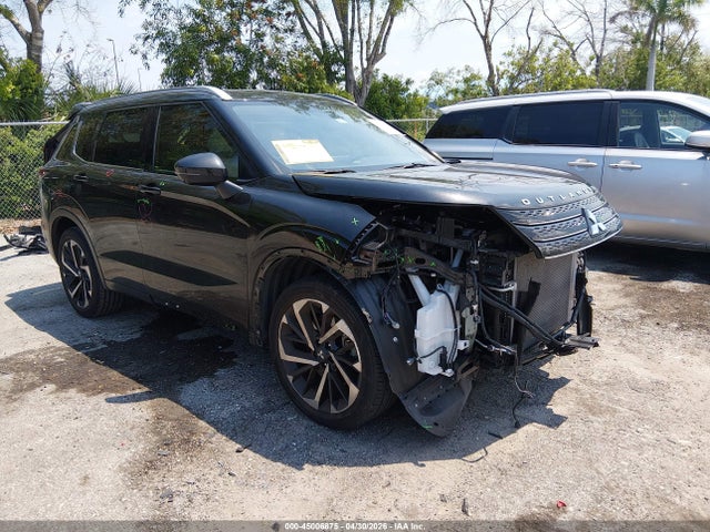 Salvage Mitsubishi Outlander Image