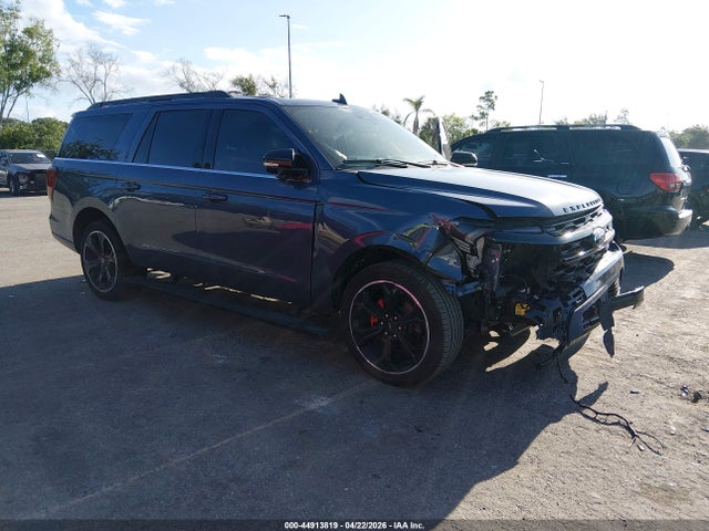 Salvage Ford Expedition Image
