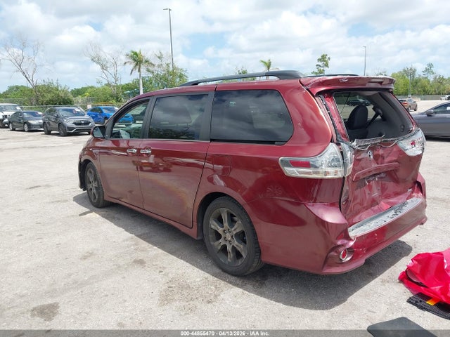Toyota Sienna Se 8 Passenger