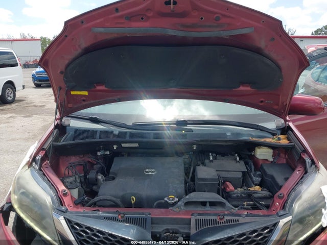 Toyota Sienna Se 8 Passenger