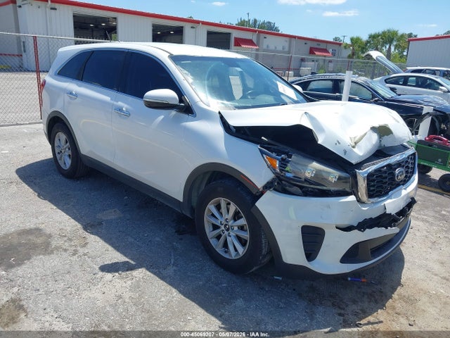 Salvage Kia Sorento Image