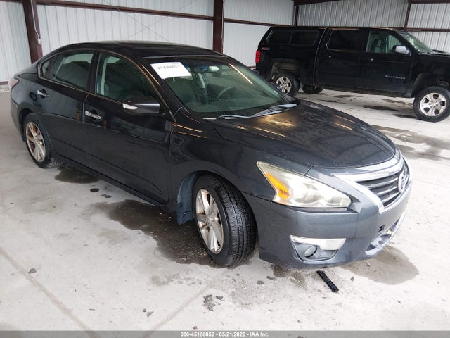 Salvage Nissan Altima Image