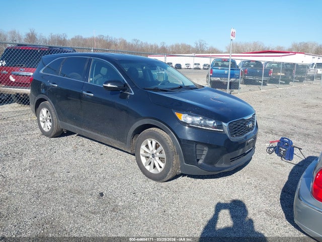 Salvage Kia Sorento Image