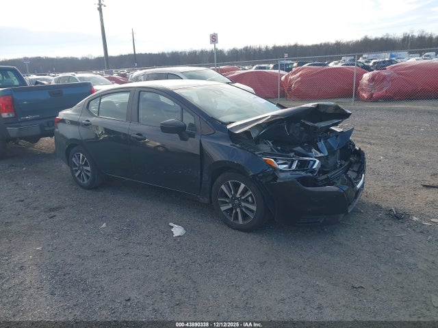 Salvage Nissan Versa Image