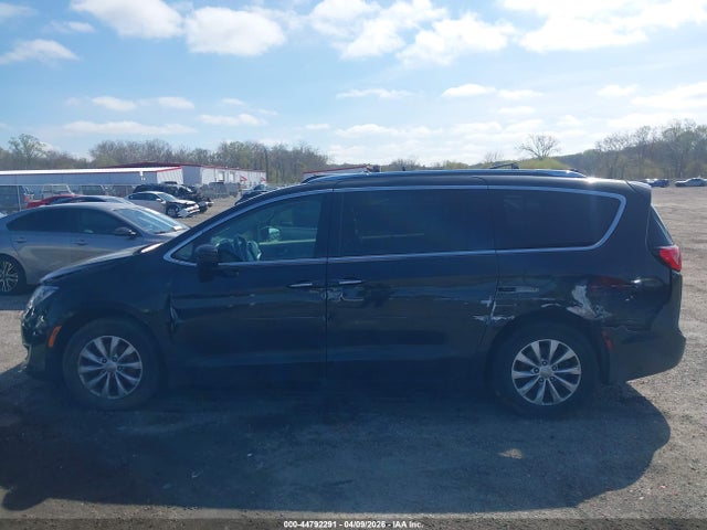 Chrysler Pacifica Touring L