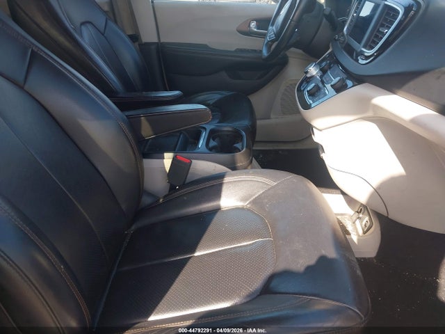 Chrysler Pacifica Touring L
