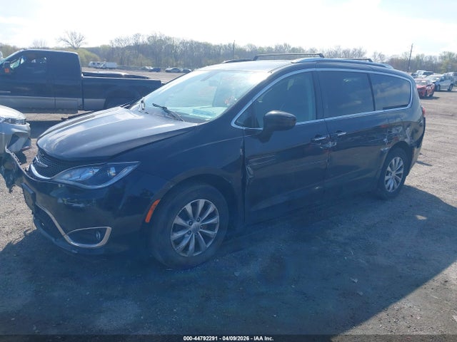 Chrysler Pacifica Touring L