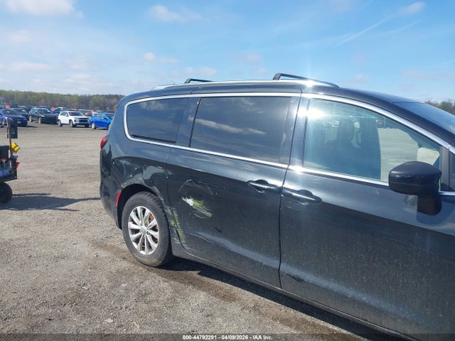 Chrysler Pacifica Touring L