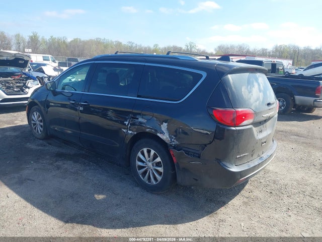 Chrysler Pacifica Touring L