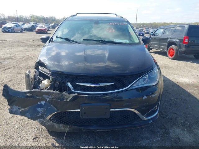 Chrysler Pacifica Touring L