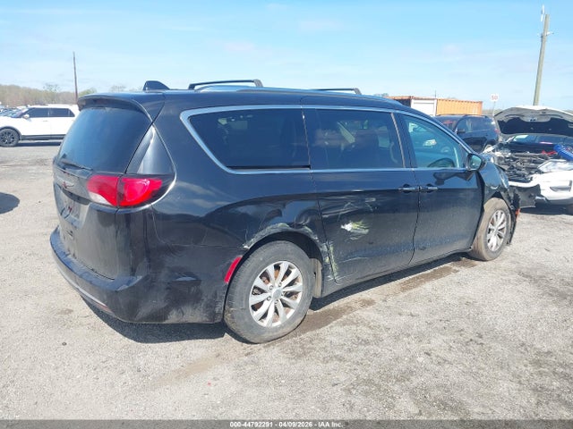 Chrysler Pacifica Touring L