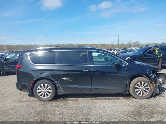 Chrysler Pacifica Touring L