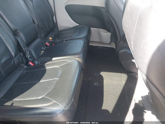Chrysler Pacifica Touring L