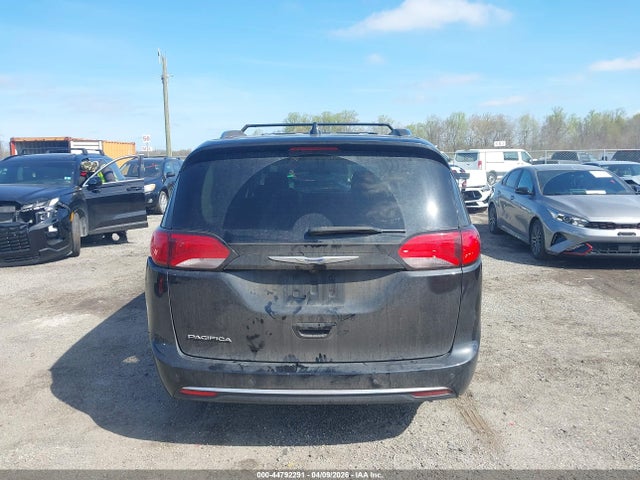 Chrysler Pacifica Touring L