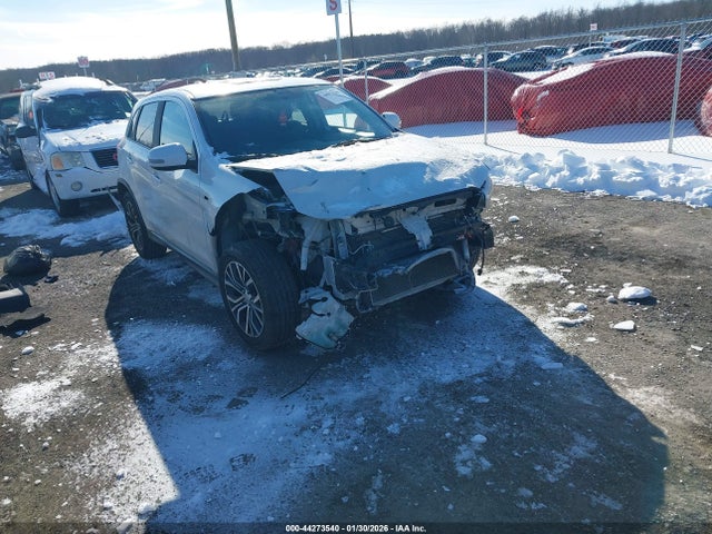 Salvage Mitsubishi Outlander Image