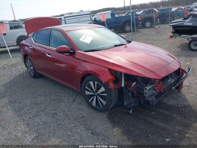 Salvage Nissan Altima Image