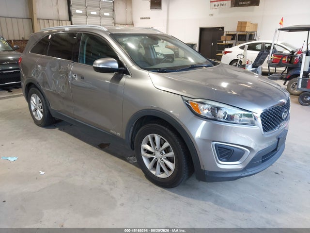 Salvage Kia Sorento Image