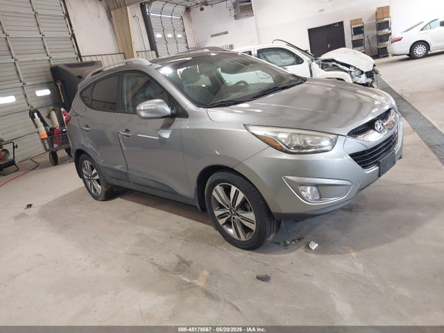 Salvage Hyundai TUCSON Image