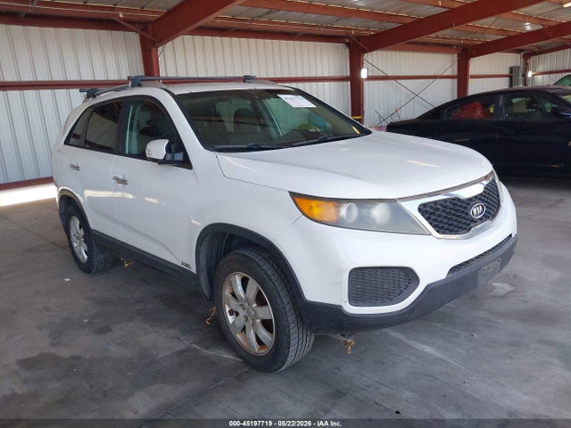 Salvage Kia Sorento Image