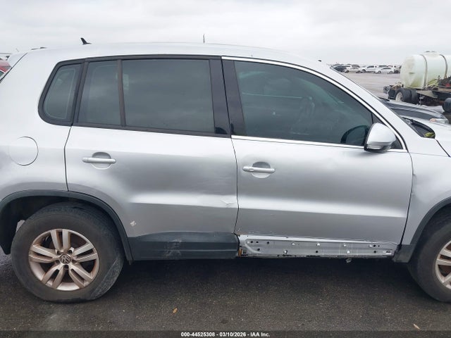 Volkswagen Tiguan S