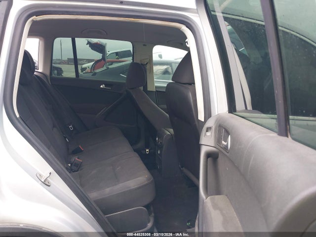 Volkswagen Tiguan S