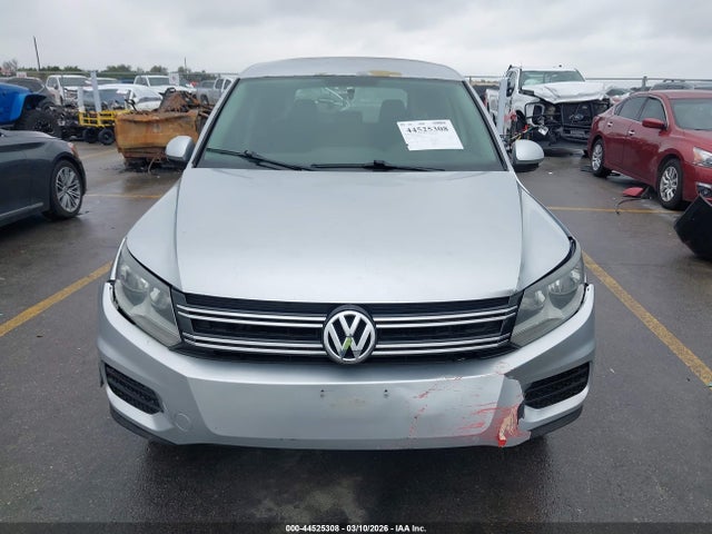 Volkswagen Tiguan S