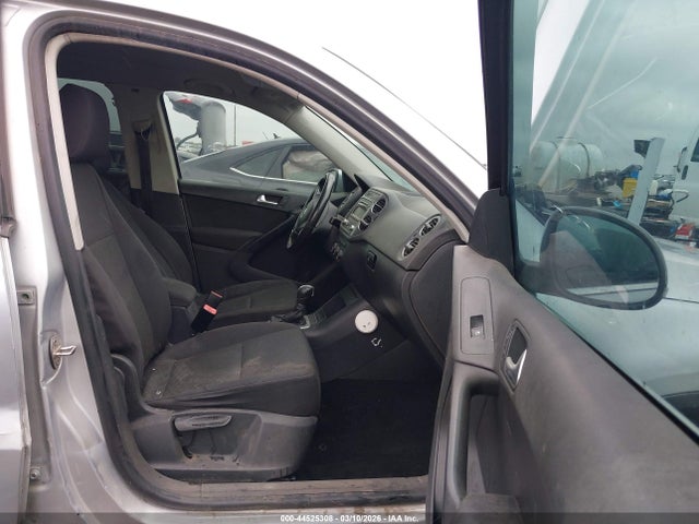 Volkswagen Tiguan S