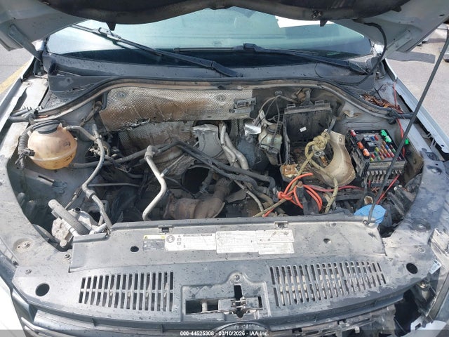 Volkswagen Tiguan S