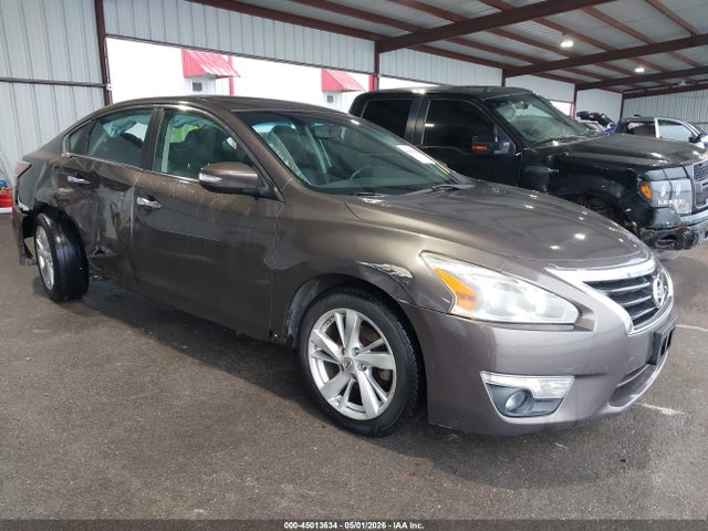 Salvage Nissan Altima Image