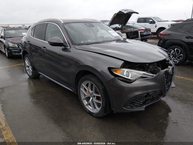 Salvage Alfa Romeo Stelvio Image