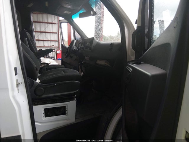 Mercedes-Benz Sprinter 2500 High Roof I4